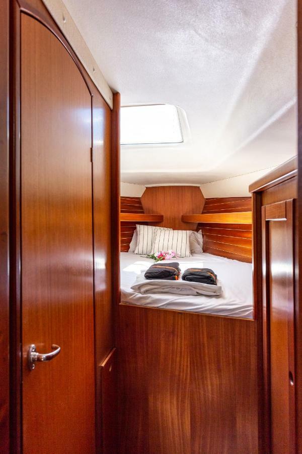 Hotel Sail Boat To Sleep Sant Adria de Besos Exterior foto